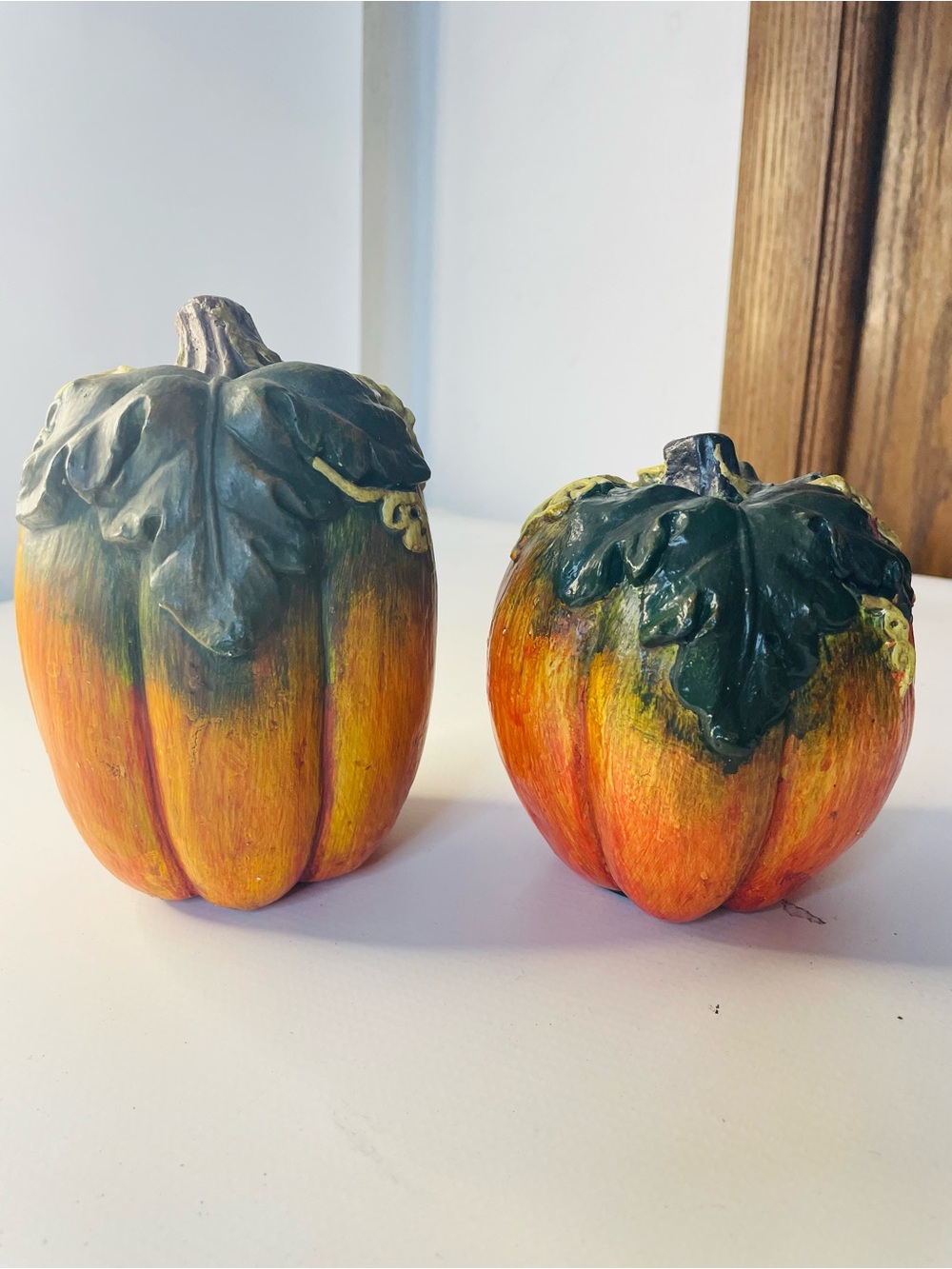Autumn Harvest Pumkins Gradient Bodies resin realistic Green Sculpted Leaves